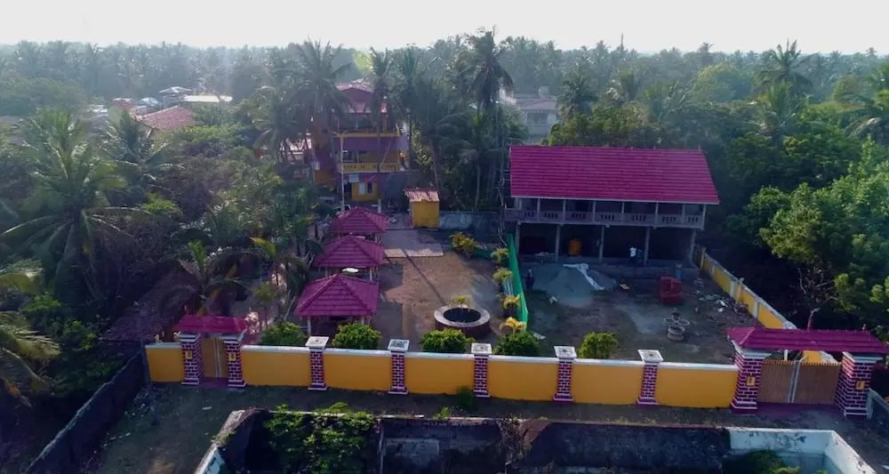 Royal House And Park