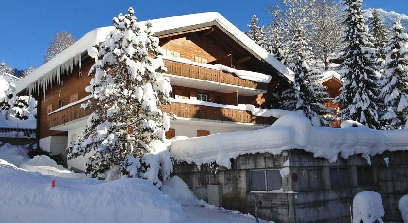 Chalet Sunny Corner