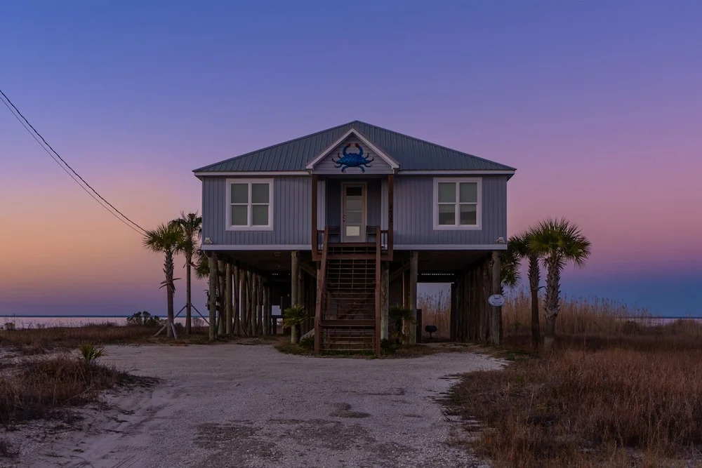 The Blue Crab, Bayfront 4 Bedroom Condo by the Beach, Private Pool by RedAwning