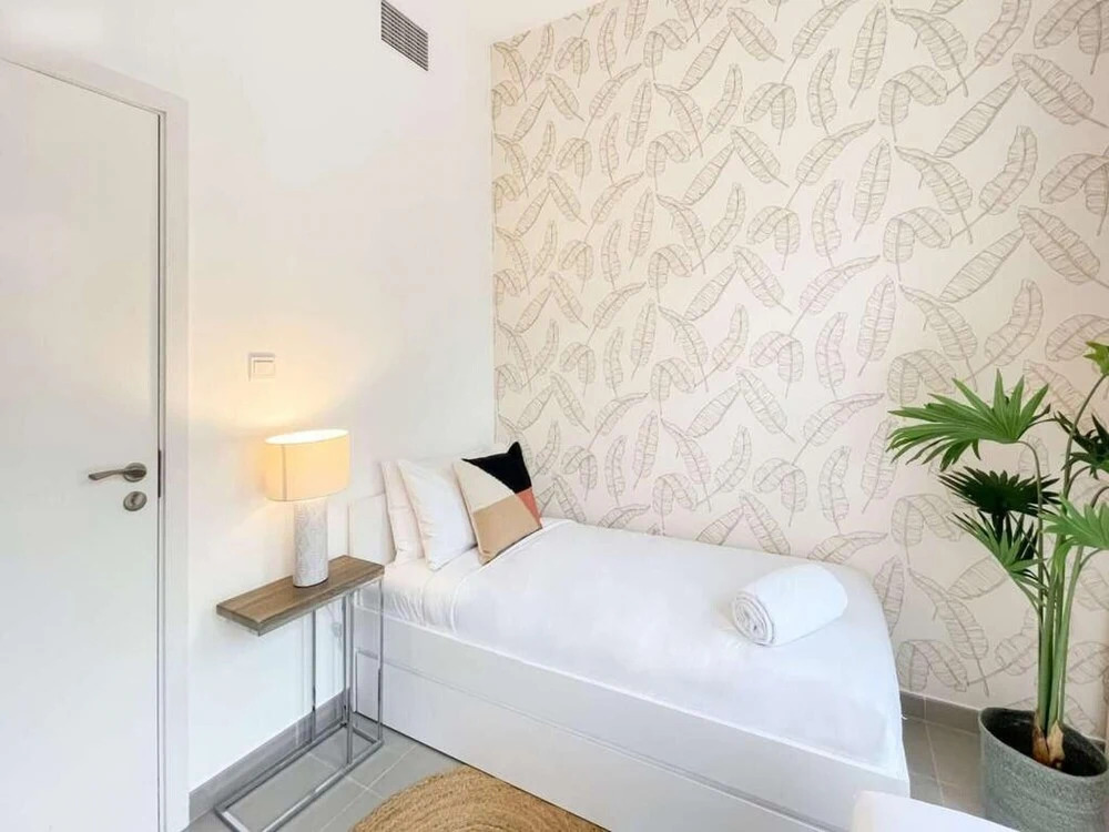 Fancy 2BR Apt Town Square