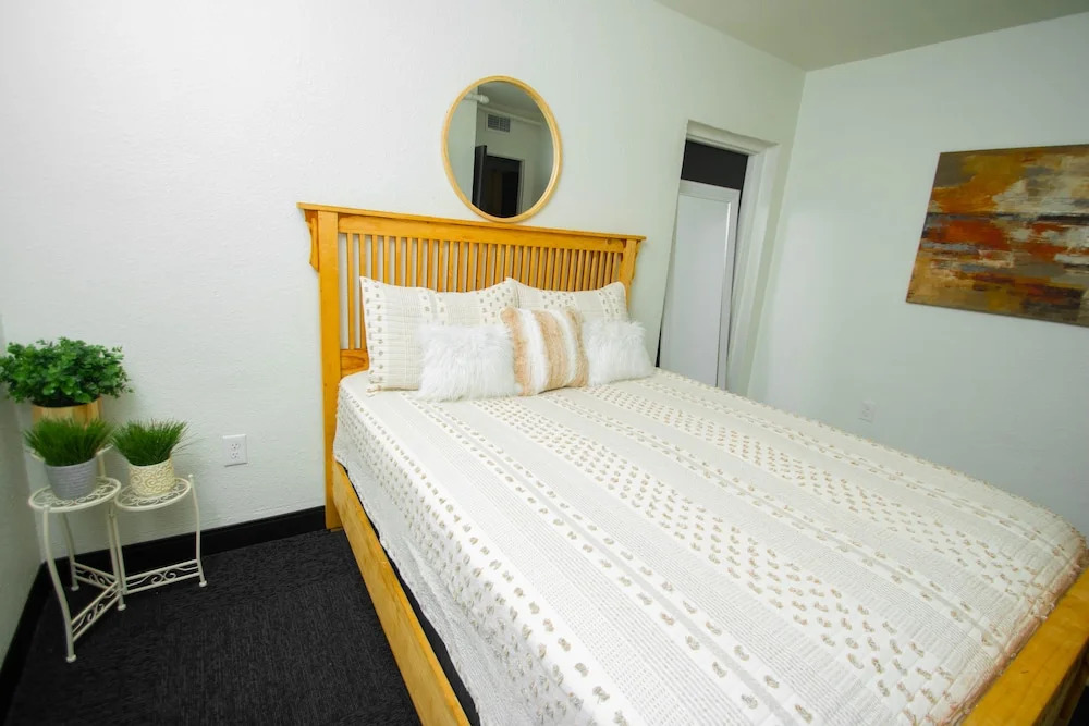 Vintage Elegance - Condo Steps Away From Casino