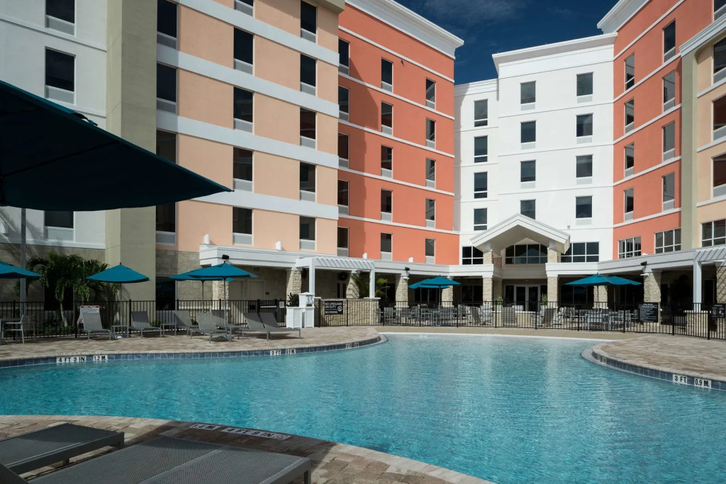 Hampton Inn & Suites Cape Canaveral Cruise Port, Fl