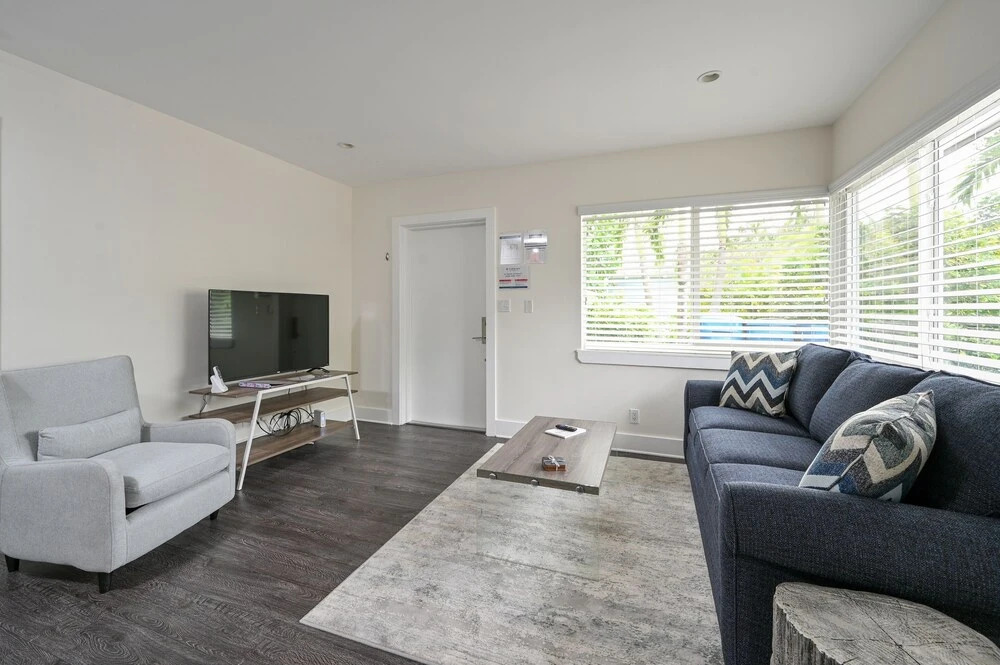 Victoria Park Urban Oasis W/ Patio, 2 Miles To Beach 1 Bedroom Duplex