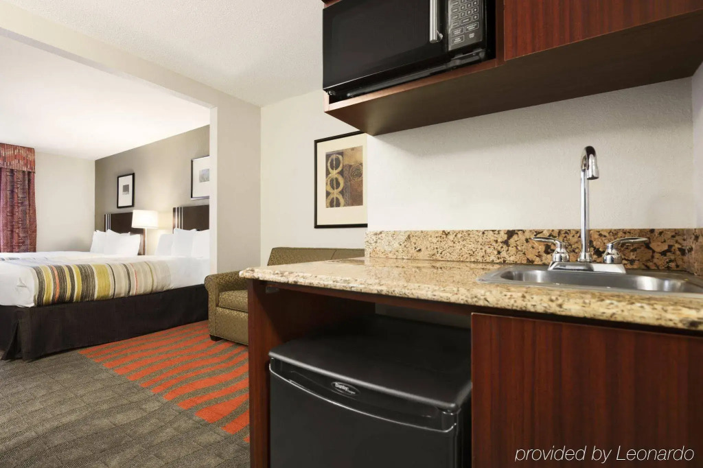 Country Inn & Suites by Radisson, Dearborn, MI