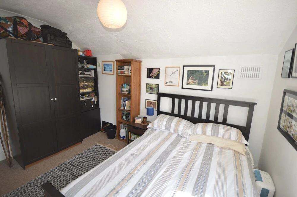 Charming 2 Bedroom Apartment Near Station