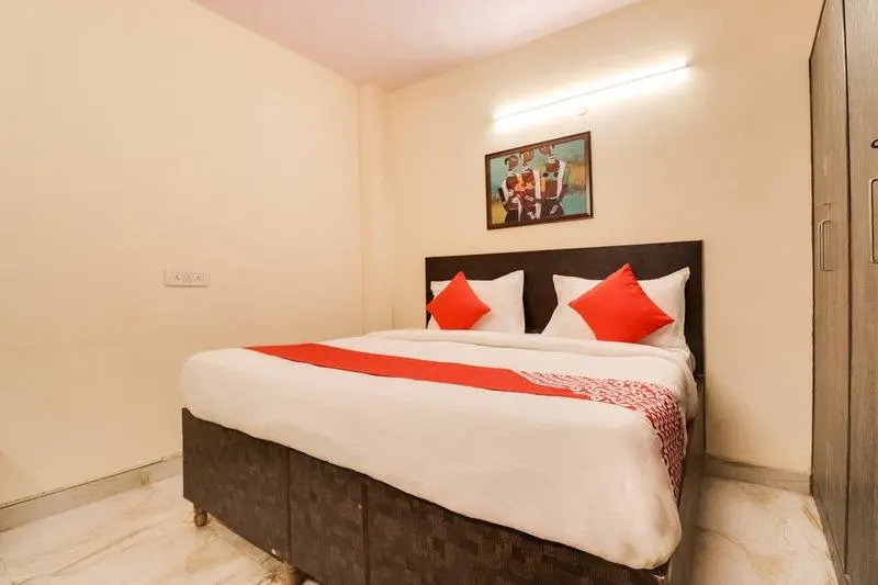 OYO 65500 Rohini Inn