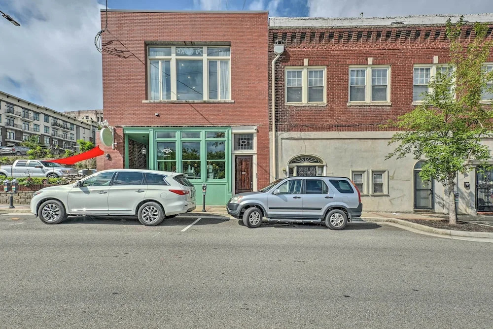 Modern Knoxville Gem: Near Campus & Eateries!