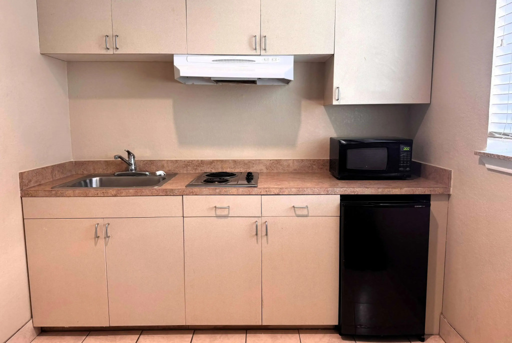 Super 8 by Wyndham IAH West/Greenspoint