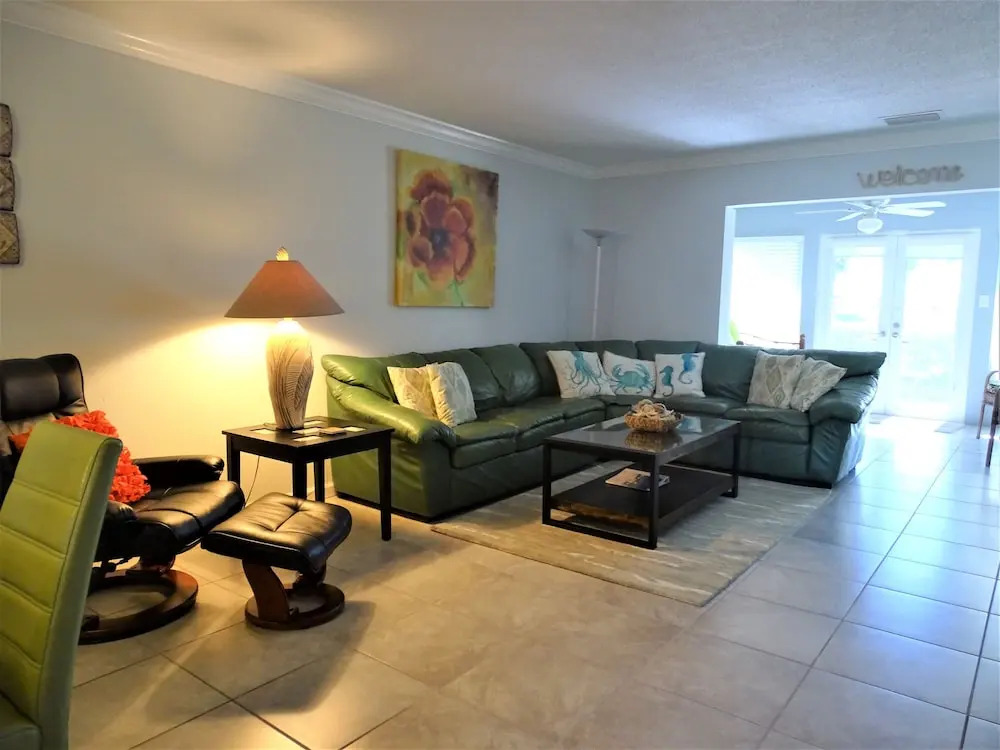 Sunset Royale - 112 2 Bedrooms 2 Bathrooms Condo