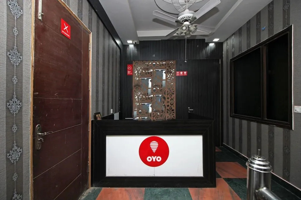 OYO Flagship 5383 Hotel Under Bridge Inn