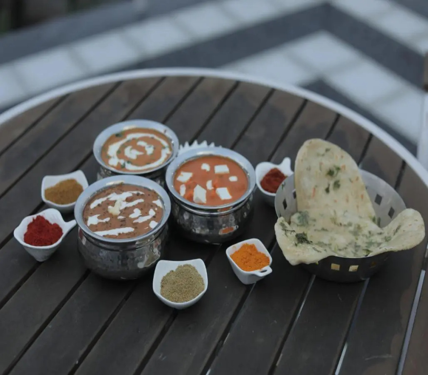 360 South, Khandala