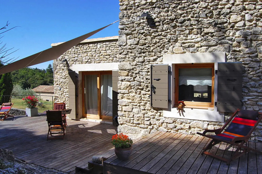 Lovely Stone House Withe Private Terrace, Le Pègue