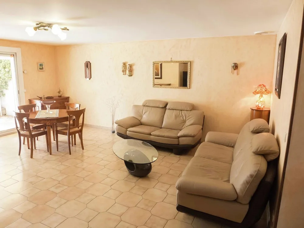 Chic Narbonne Pool Retreat