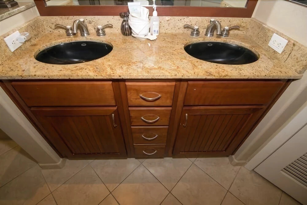Close To The Beach, Shopping And Adventures!  3 Bed  3 Bedroom Condo