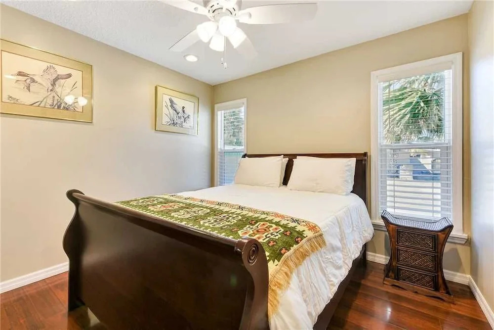 Ocean Paradise, 3 Bedrooms, Sleeps 10, Ocean Front, Wi-Fi