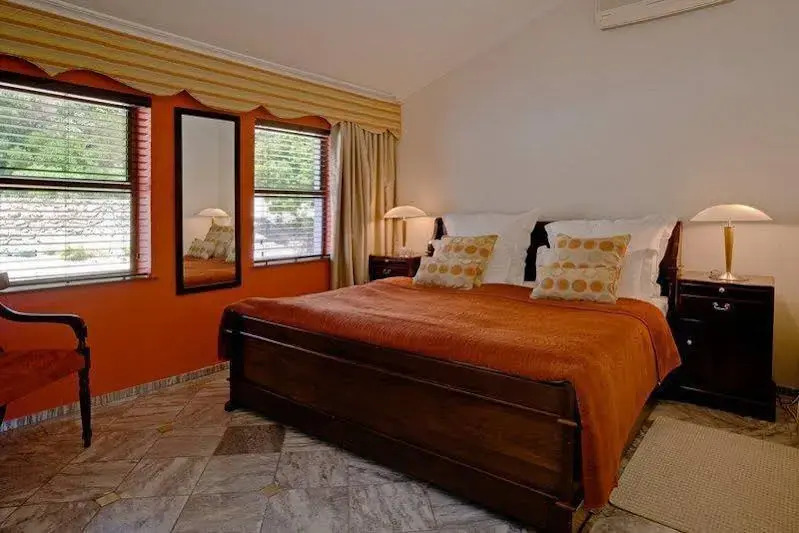 Bayview Penthouses and Rooms