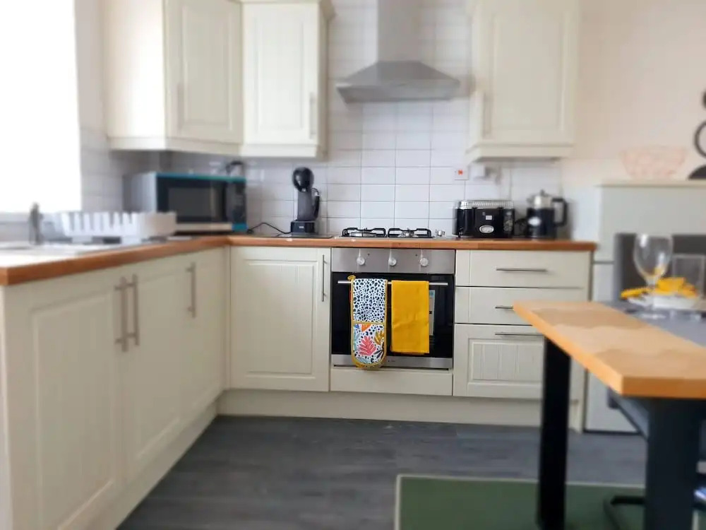 Spacious 3BR - Nr Clifton Train Station 510min Walk - Garden & Free Parking