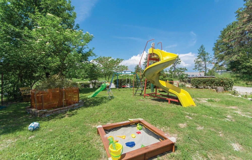 Awesome Home in Labin with Hot Tub, WiFi & 5 Bedrooms