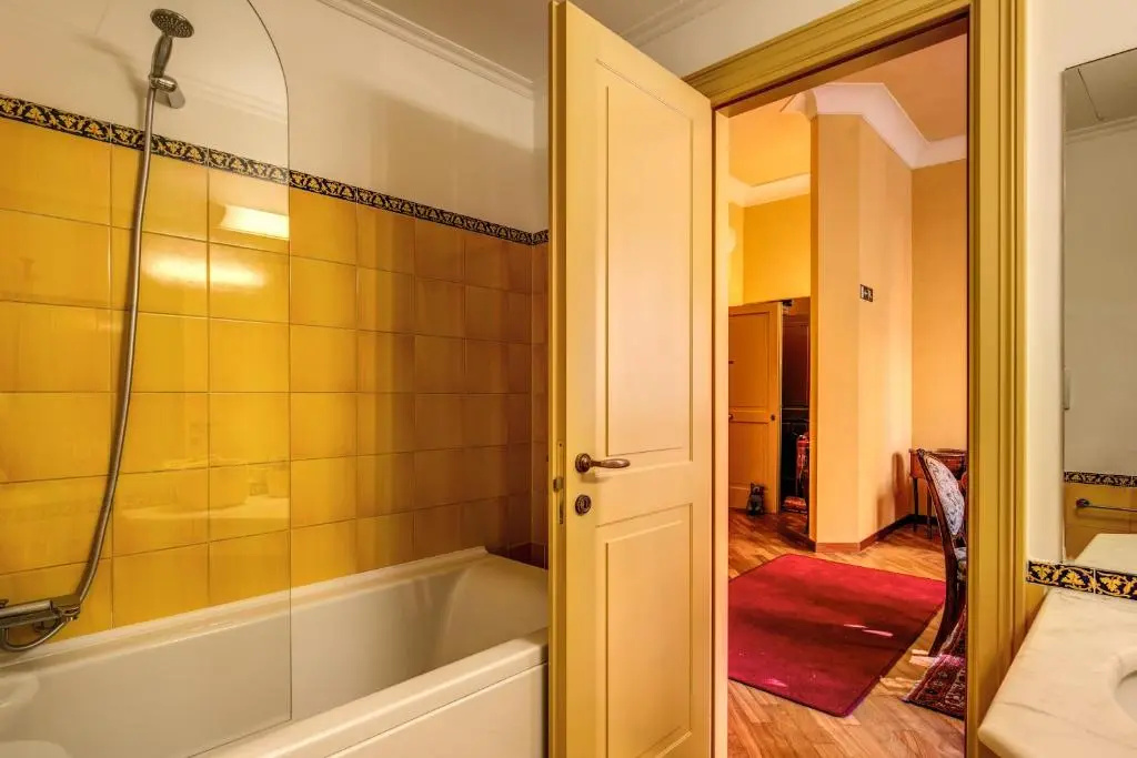 CIR 6380 V Twin B Stylish Renovated Flat in Vatican Area