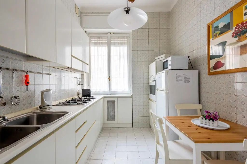 Exclusive 4 Bedrooms Apartment in Milan Center