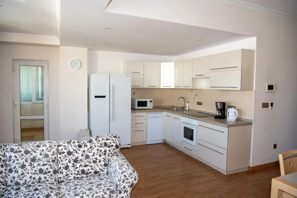 Lovely 2 BR unit with city view