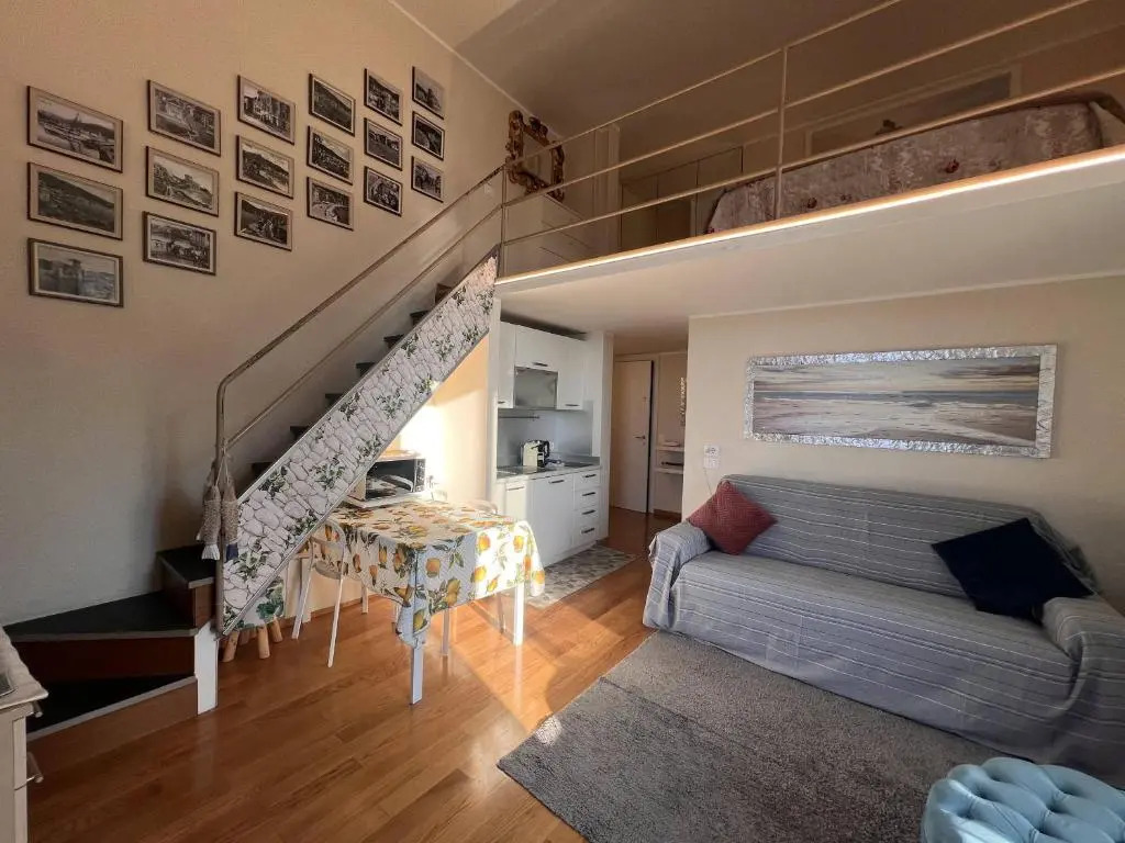 AL CASTELLO-VISTA MARE -ROMANTICO e CENTRALE a 20 METRI DAL MARE-toll parking at 15 euro per day to be booked in advance -subject to availability