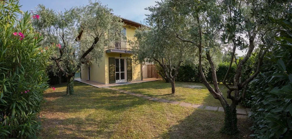 Elegant Lake Garda Villa With Garden