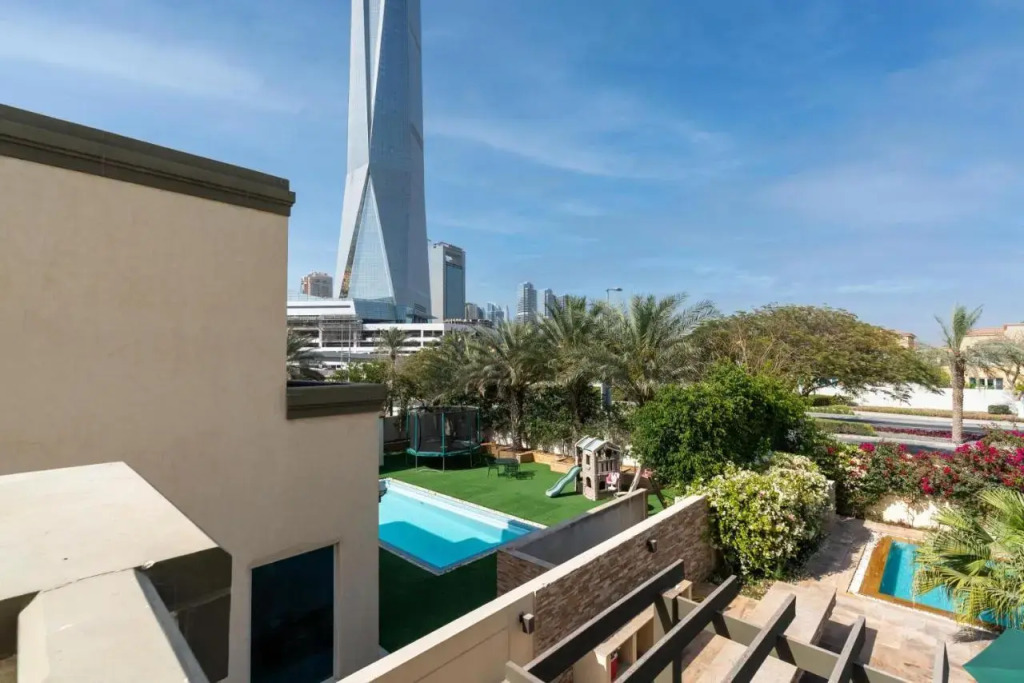 Dubai Marina Villa up 20 guest huge Private Pool