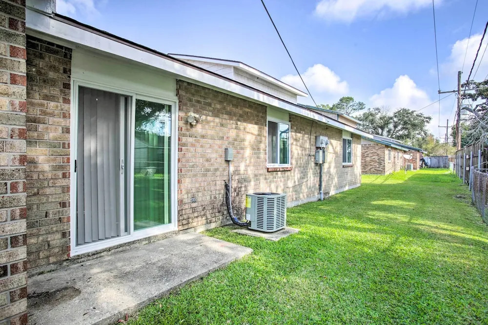 New! Laplace Townhome, 9 Mi to Lake Pontchartrain!