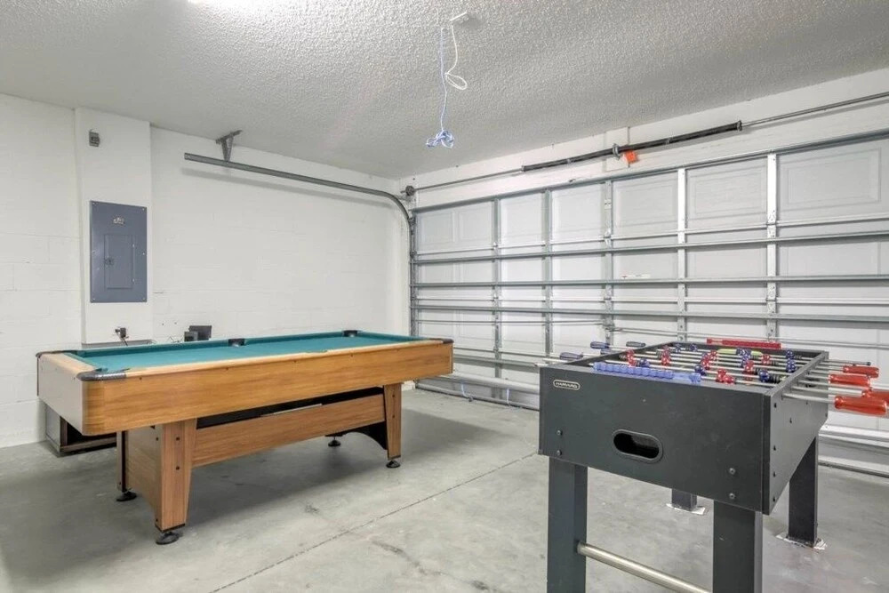 Large Pool With Game Room! 5 Bedroom Home by RedAwning