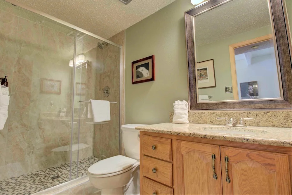 Alluring Lofty Condo In East Village - PG310 by RedAwning