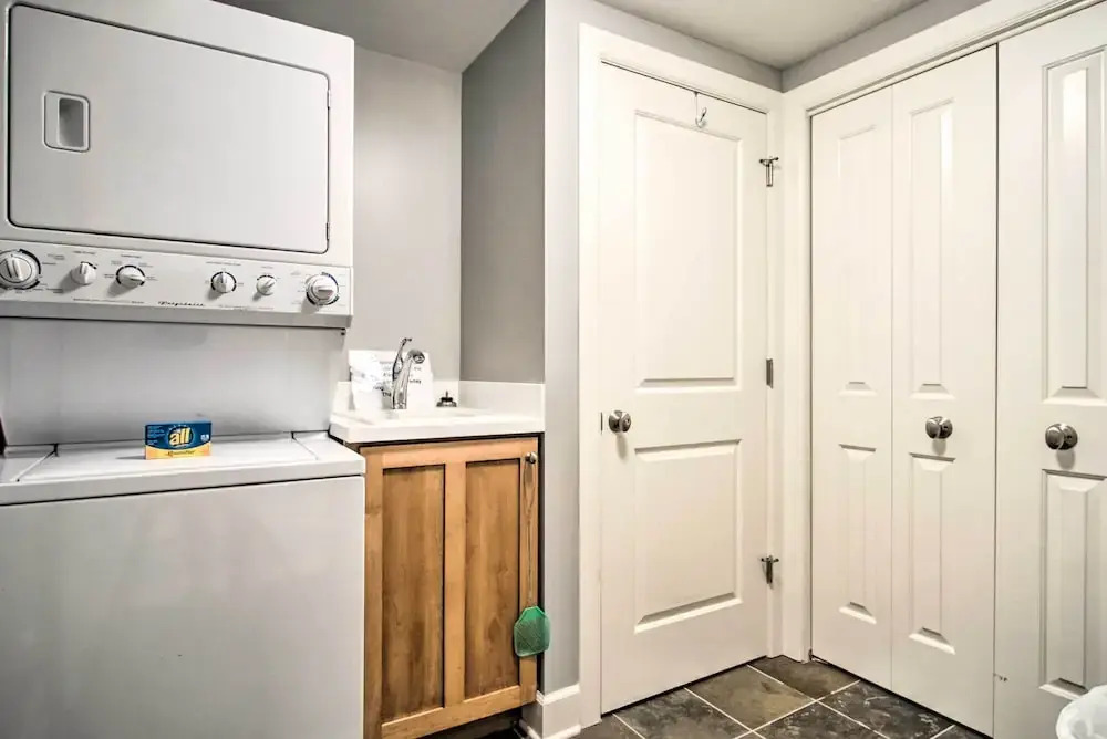 Grand Haven Condo: Walk to Lake + Pool Access!