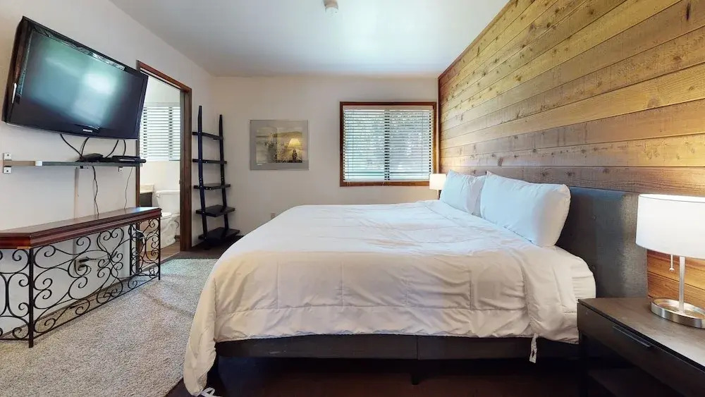 Snowflower 20 Pet-Friendly, Spacious Corner Unit With Great Complex Amenities by RedAwning