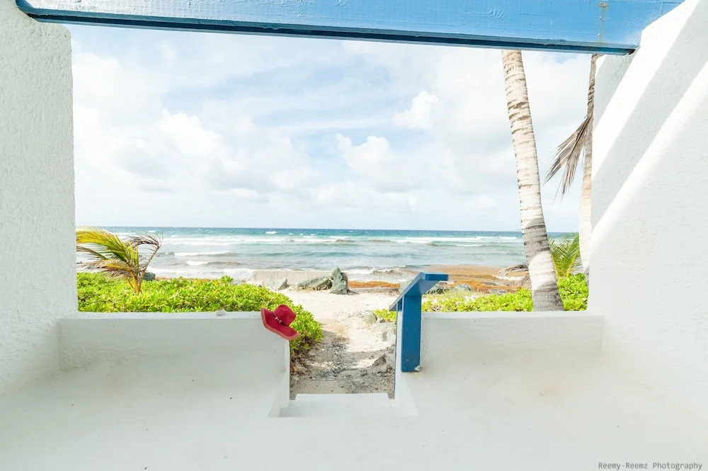 Gorgeous Ocean Views! Welcome to Bella Breeze! BeachFront 2BR 2BA