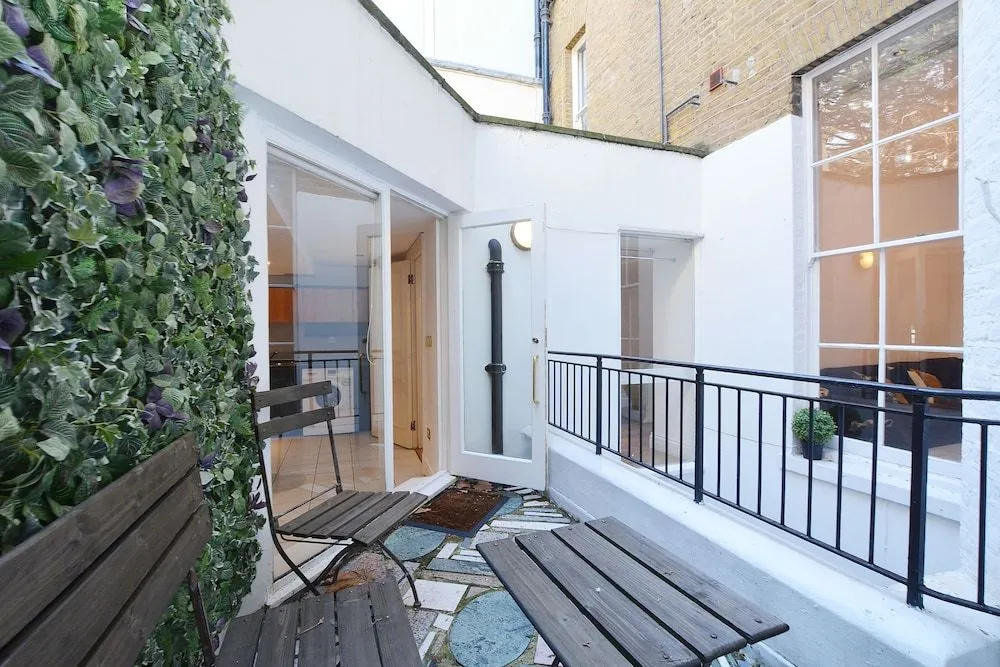 Rutland Gardens Apartment