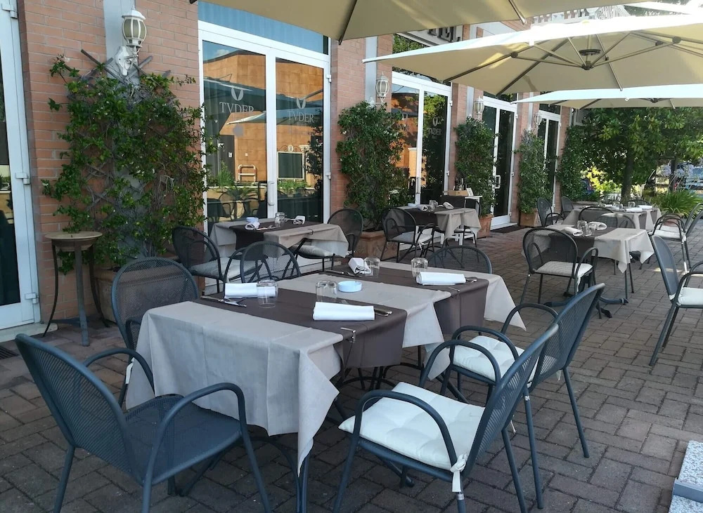 Hotel Tuder