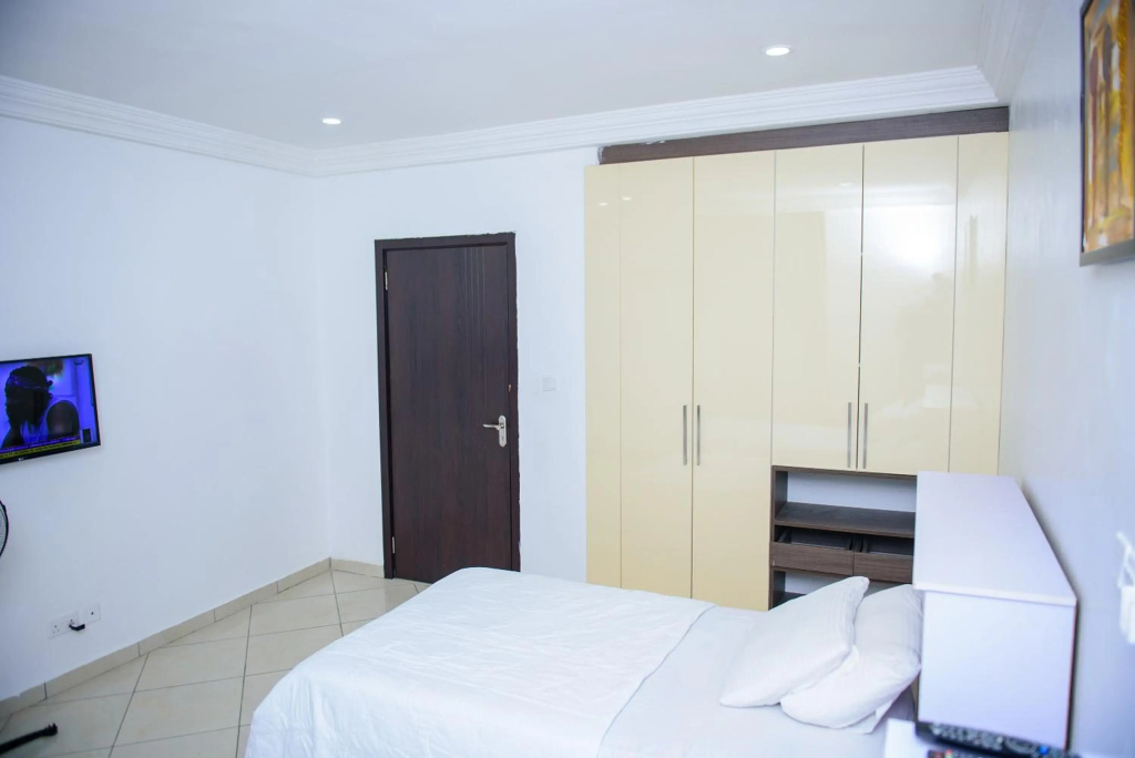 4 Bedroom Duplex-24Hrs Electricity/WIFI/Security