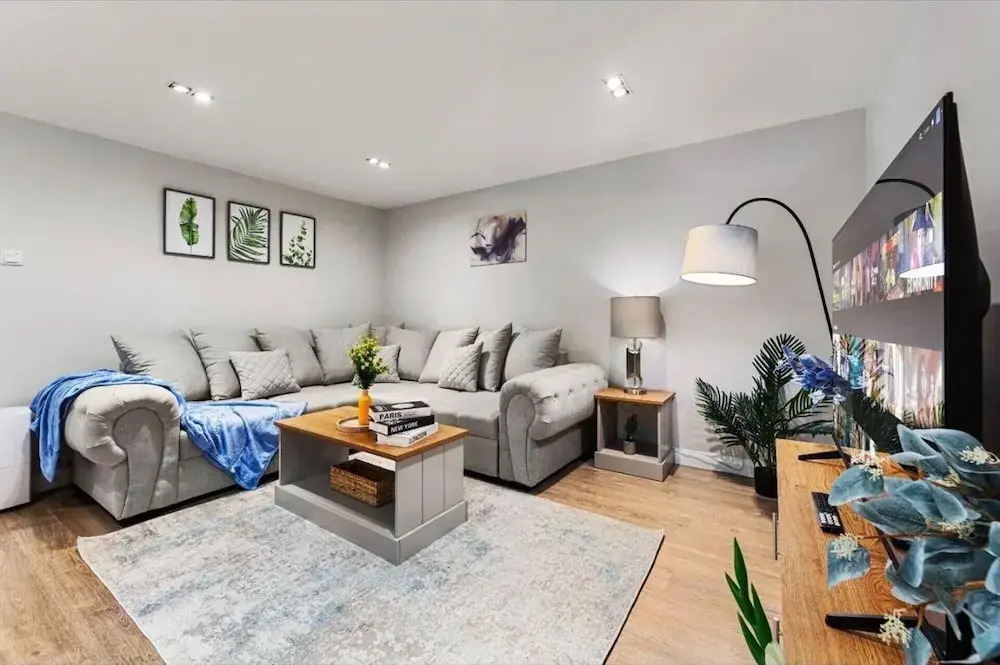 Modern Battersea Apartment - Sleeps 6 & Mini Bar