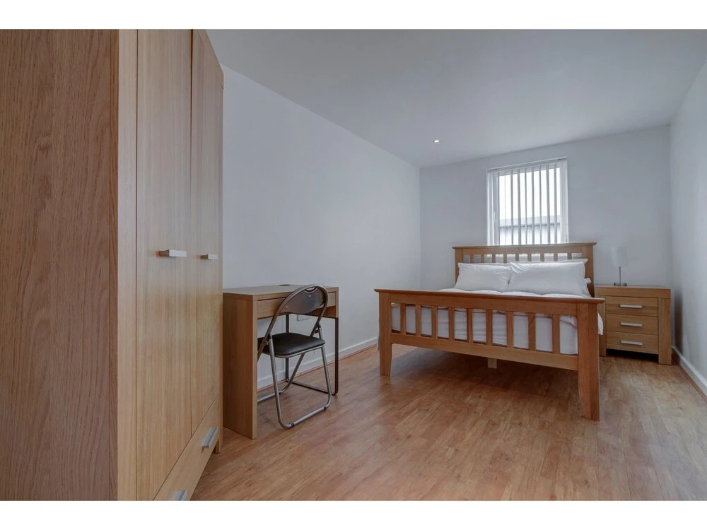 Bright & Modern 2-bedroom Flat - Sleeps 4