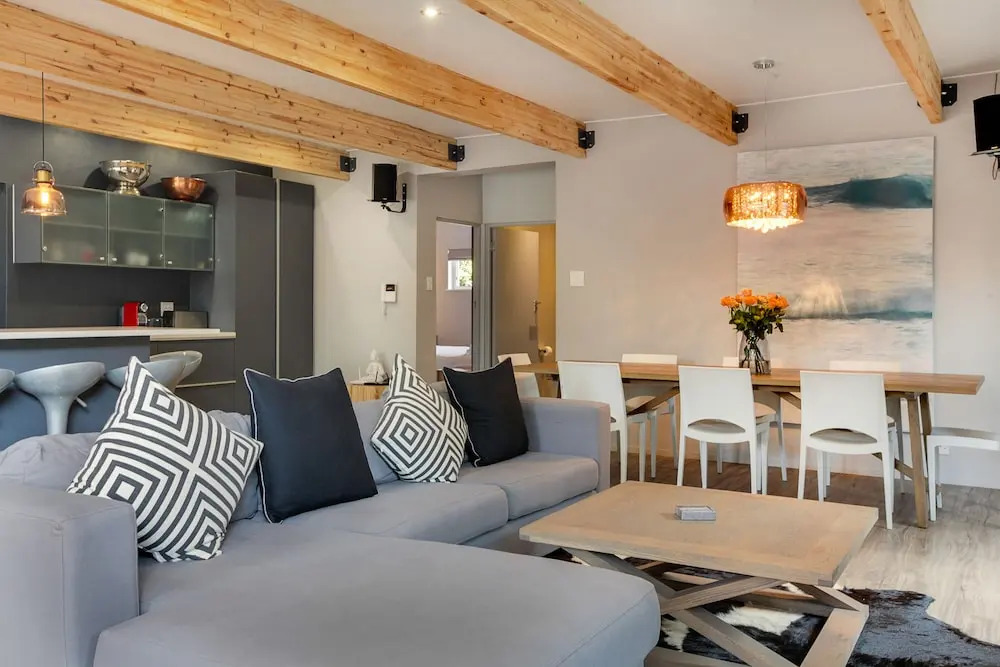 Long Beach Holiday House