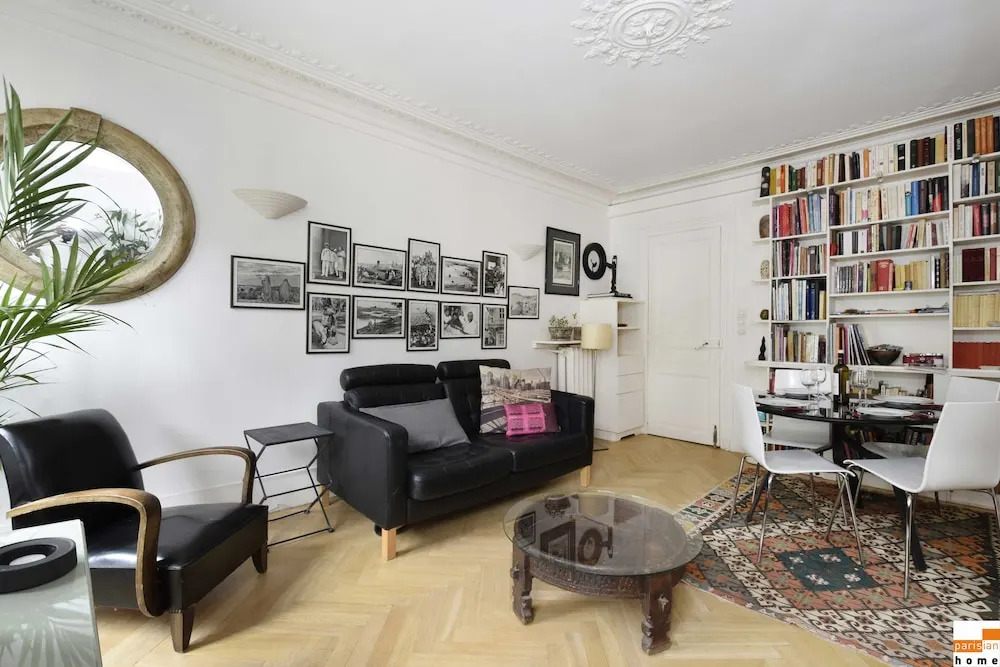 204340 - A two-room apartment with traditional chic style in the Marais