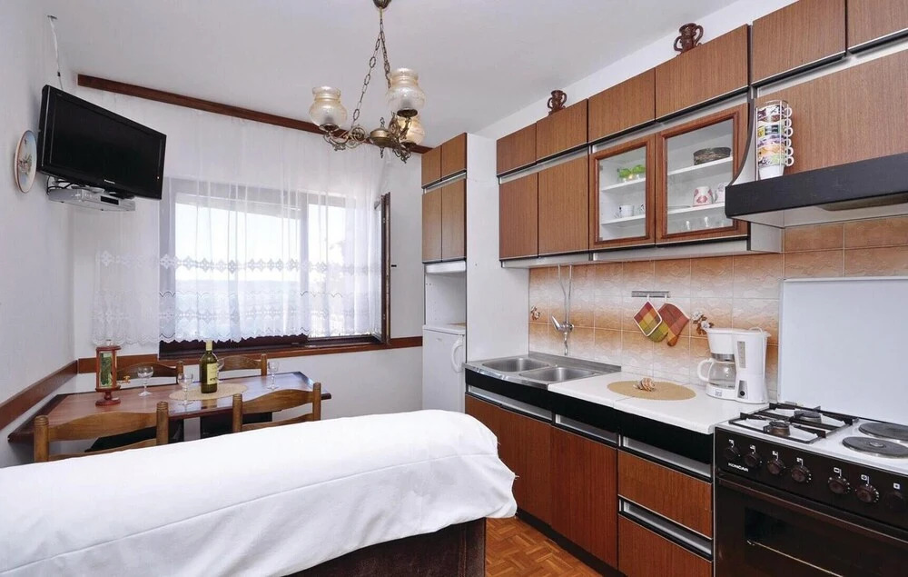 Beautiful Apartment in Starigrad Paklenica With 2 Bedrooms