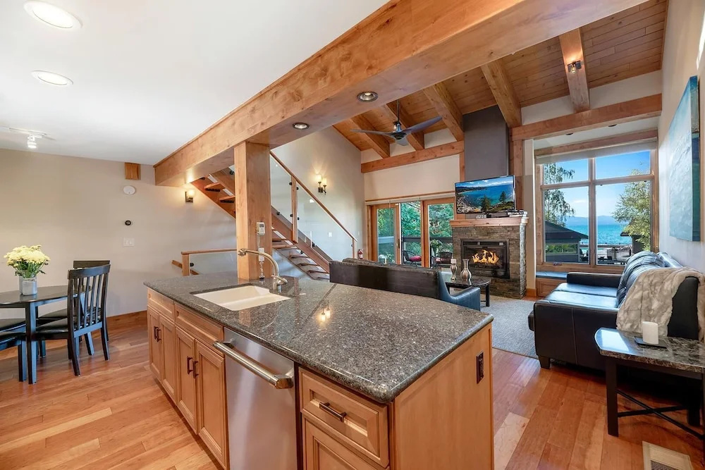 Mv32: Lakeland Village Luxury Condo With Great Amenities