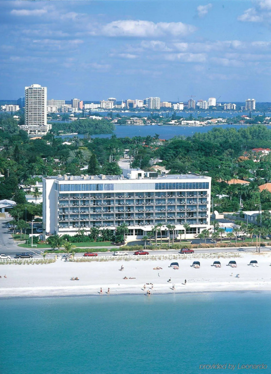 Cirque St Armands Beachside
