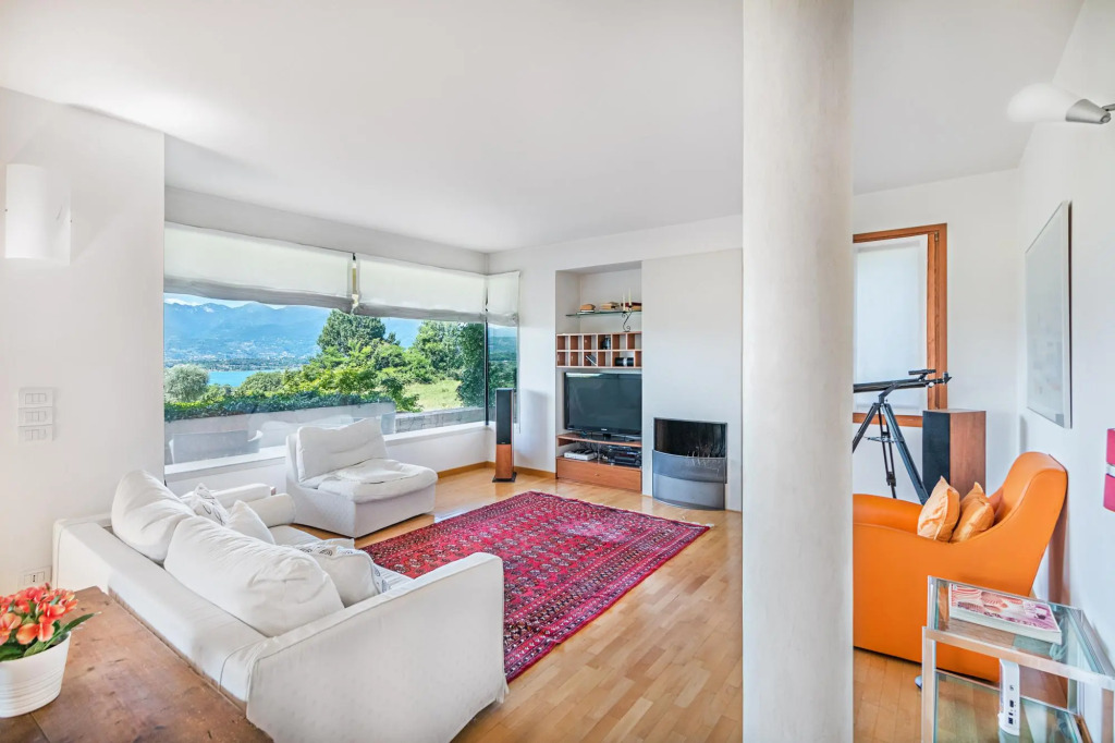 Villa Vittoria con Piscina e Vista Lago by Wonderful Italy