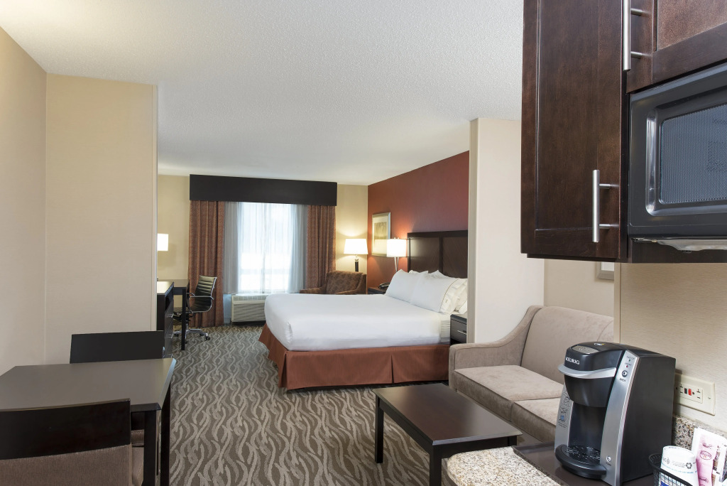 Holiday Inn Express Hotel & Suites Grand Rapids-North by IHG