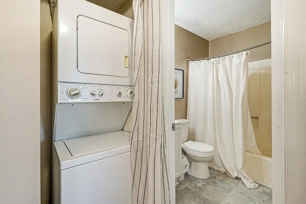Breezy Carolina Beach Condo w/ Balcony & Pools!