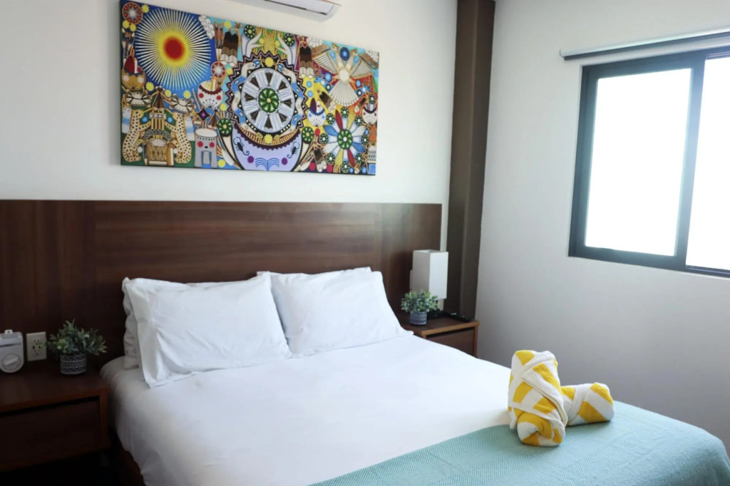 Queen Studio PDC Oasis Pool Rooftop Lounge Walk to 5 Avenida Best Playa Beaches