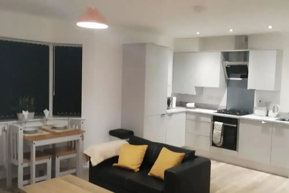 1 Bed Apartment Sleeps 2 - Parking & Wifi