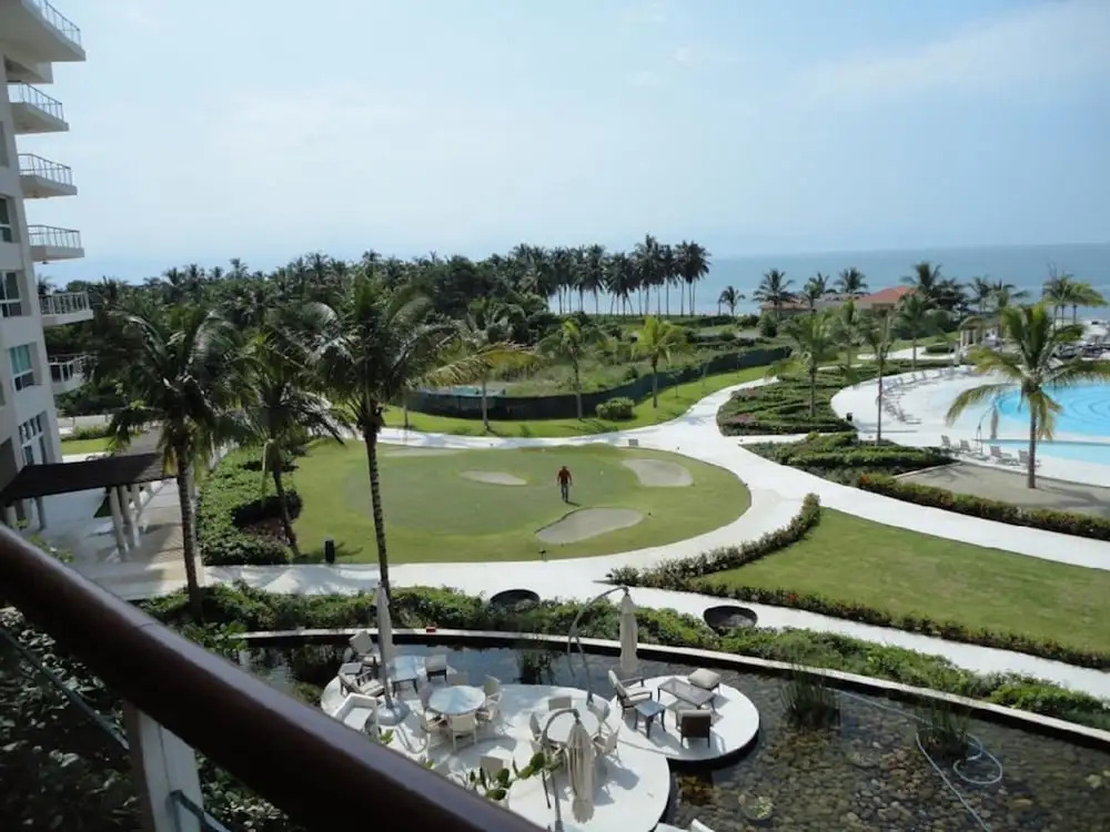 Unlimited Luxury Villas - Del Canto Condo